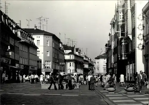 Ak Zeitz im Burgenlandkreis, Straßenansicht, Fußgängerzone