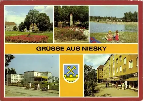 Ak Niesky in der Oberlausitz, Zinzendorfplatz, Denkmal d. Kämpfer gegen den Faschismus, Kinderkrippe