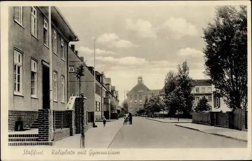 Ak Staßfurt im Salzlandkreis, Kaliplatz mit Gymnasium