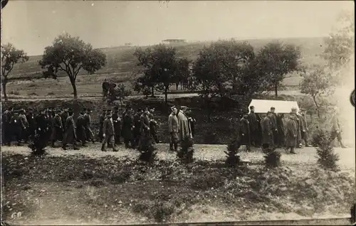 Foto Ak Ohrdruf in Thüringen, Marschierende deutsche Soldaten, I. WK