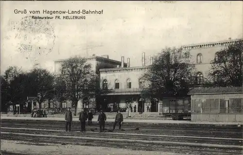 Ak Hagenow in Mecklenburg, Hagenow Land Bahnhof, Gleisseite, Bahnhofsrestaurant