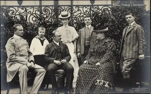 Ak Die königliche Familie von Sachsen, König Friedrich August III., Kronprinz Georg