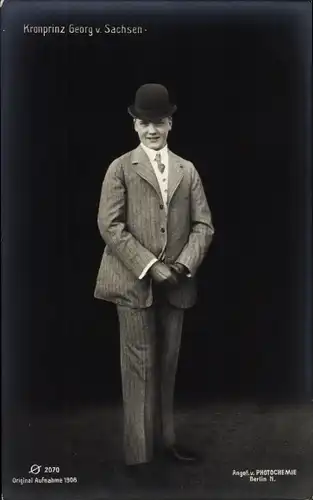 Ak Kronprinz Georg von Sachsen, Portrait im Anzug mit Melone