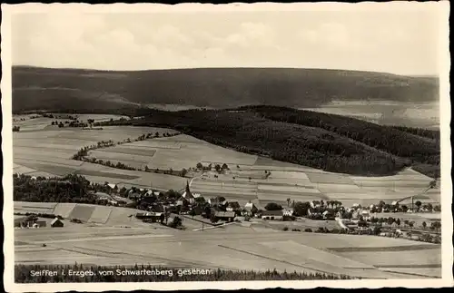 Ak Seiffen im Erzgebirge, Panorama, Blick vom Schwartenberg