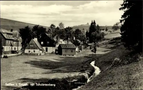 Ak Seiffen im Erzgebirge, Teilansicht mit Schwartenberg