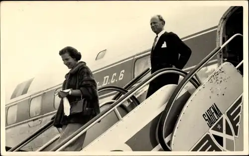 Foto Ak König Leopold III von Belgien und Mary Lilian Baels, Passagierflugzeug, Sabena