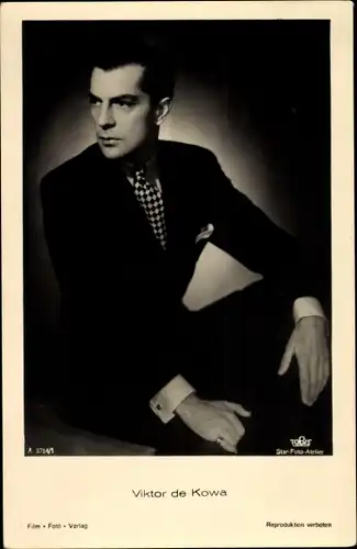 Ak Schauspieler Viktor de Kowa, Portrait im Anzug
