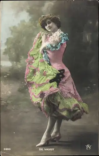 Ak Tänzerin De Vassy, Portrait