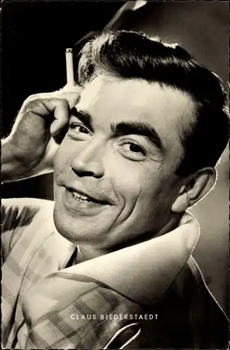 Ak Schauspieler Claus Biederstaedt, Portrait, Zigarette