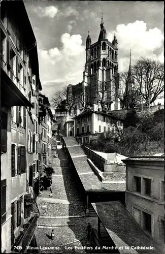Ak Lausanne Kanton Waadt, Les Escaliers du Marche et la Cathedrale