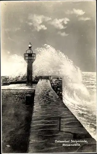 Ak Ustka Stolpmünde Pommern, Riesenwelle, Leuchtturm