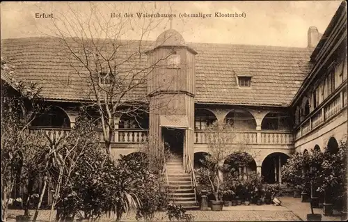 Ak Erfurt in Thüringen, Hof des Waisenhauses, ehem. Klosterhof