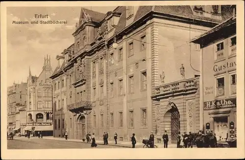 Ak Erfurt in Thüringen, Museum und Stadtbücherei, Geschäft H. Kathe, Passanten