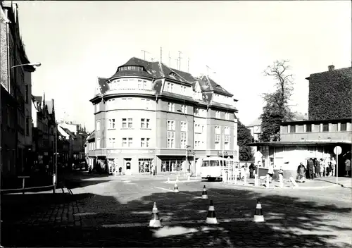 Ak Zeitz im Burgenlandkreis, Platz, Bus, Hoff Boutique