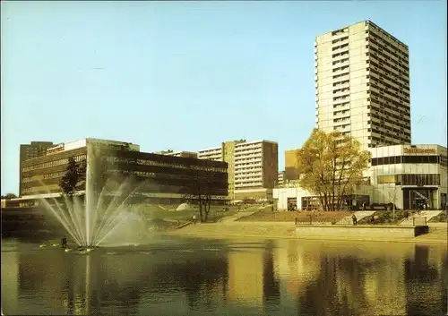 Ak Berlin Lichtenberg, Blick über den Fennpfuhl auf das Wohngebiet Anton Saefkow Platz