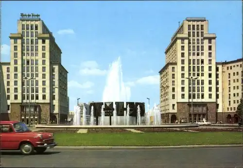 Ak Berlin Friedrichshain, Strausberger Platz, Springbrunnen