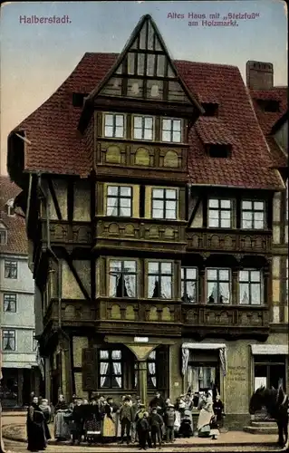 Ak Halberstadt am Harz, Altes Haus mit Stelzfuß am Holzmarkt