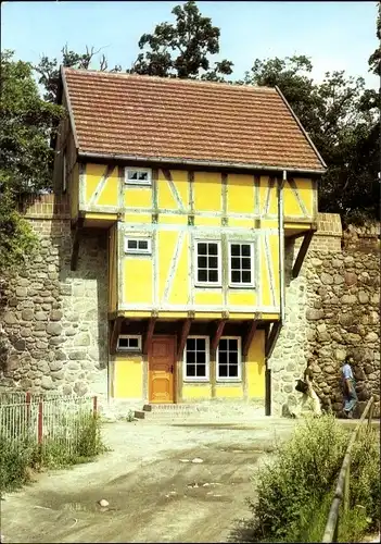 Ak Neubrandenburg in Mecklenburg, Wiekhaus an der Stadtmauer
