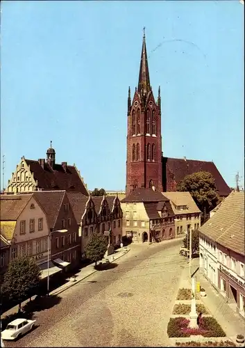 Ak Kemberg in der Dübener Heide, Platz des Friedens, Kirche