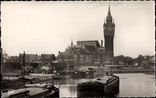 Ak Calais Pas de Calais, L'Arriere-Port et le Beffroi de l'Hotel de Ville