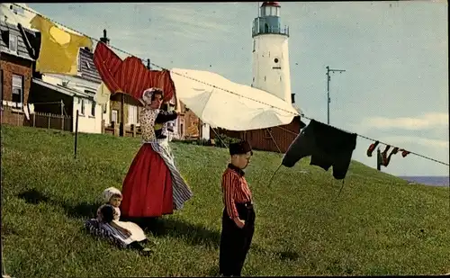 Ak Urk Flevoland Niederlande, Le phare, Wäscheleine, Niederländische Tracht