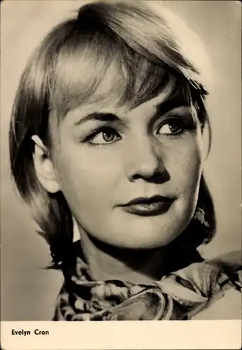 Ak Schauspielerin Evelyn Cron, Das grüne Ungeheuer, Die schöne Lurette, DEFA Film, Portrait