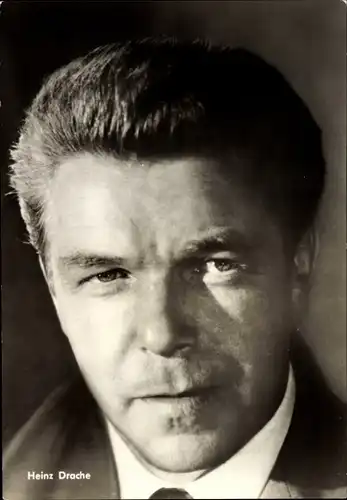 Ak Schauspieler Heinz Drache, Der Hexer, Portrait, Anzug