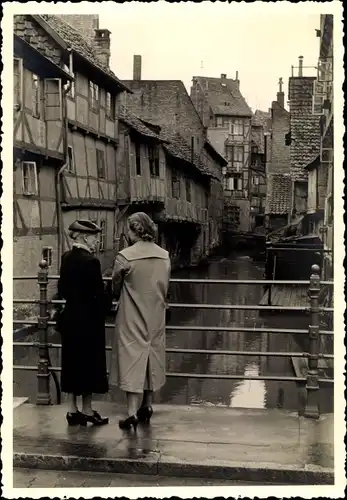 Foto Ak Wolfenbüttel in Niedersachsen, Klein Venedig, zwei Frauen