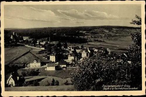 Ak Deutschneudorf im Erzgebirge, Blick von der Tschechoslowakei auf den Ort und die Umgebung