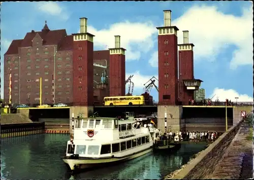 Ak Duisburg im Ruhrgebiet, Schwanentorbrücke, MS Stadt Düsseldorf