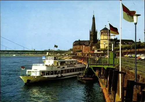 Ak Düsseldorf am Rhein, Rheinufer, Schiff