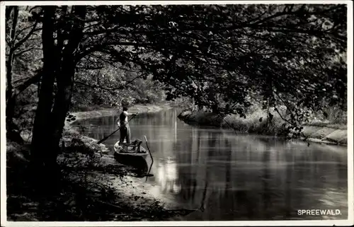 Ak Spreewald, Kahn auf dem Wasser