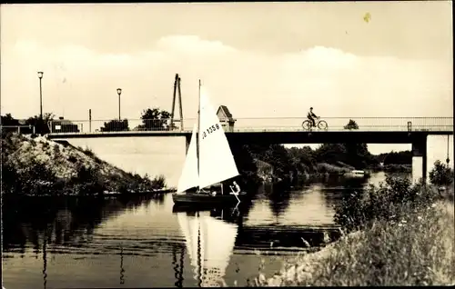 Ak Wolzig Heidesee in der Mark, Gasthaus Zum grünen Baum, Segelboot, Kanal mit Brücke