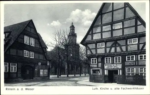 Ak Rinteln a.d. Weser, Luth. Kirche und alte Fachwerkhäuser