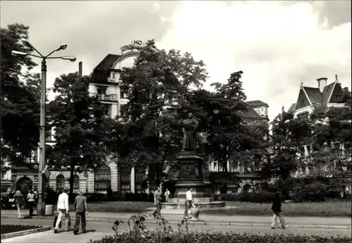 Ak Lutherstadt Eisenach in Thüringen, Lutherdenkmal, Platz der DSF