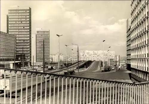 Ak Halle an der Saale, Thälmannplatz mit Hochstraße