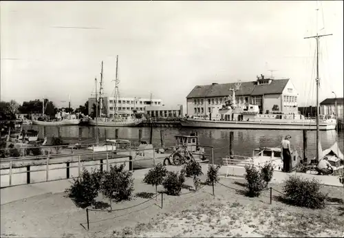 Ak Wieck Eldena Greifswald, Hafen mit Blick zur Marineschule der GST August Lütgens
