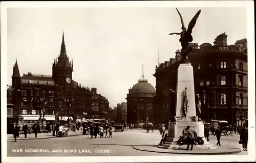 Ak Leeds Yorkshire England, War Memorial and Boar Lane