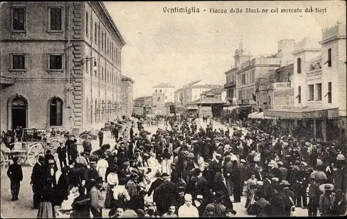 Ak Ventimiglia Liguria, Piazza della Stazione col mercato dei fiori