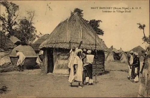 Ak Dahomey Benin, Interieur de Village Dindi