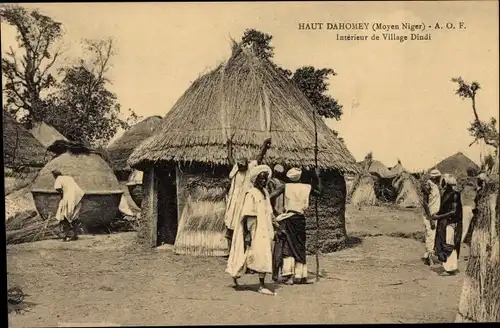 Ak Dahomey Benin, Interieur de Village Dindi