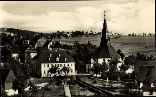 Ak Seiffen im Erzgebirge, Ortspartie, Kirche, Gasthof Erbgericht Buntes Haus