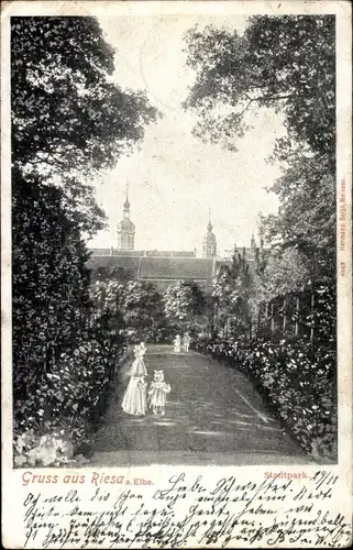 Ak Riesa Sachsen an der Elbe, Stadtpark, Spaziergänger