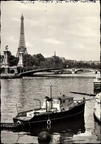 Ak Paris VII, La Tour Eiffel, Eiffelturm, Vue vers le Pont Alexandre, Motorschiff