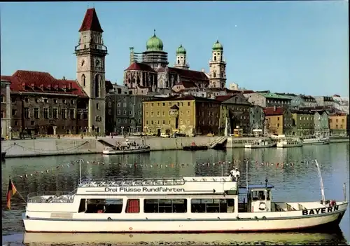 Ak Passau in Niederbayern, Rathausplatz mit Anlegestelle der Drei Flüsse Rundfahrten, Personenschiff