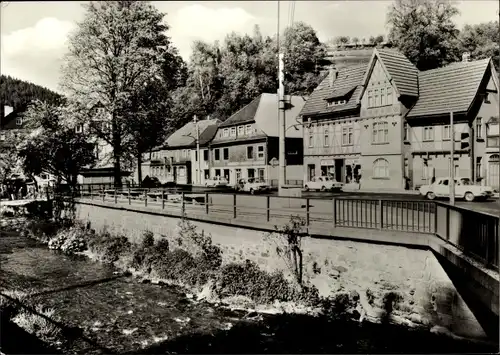 Ak Katzhütte im Schwarzatal, Bahnhofstraße, Wasserlauf