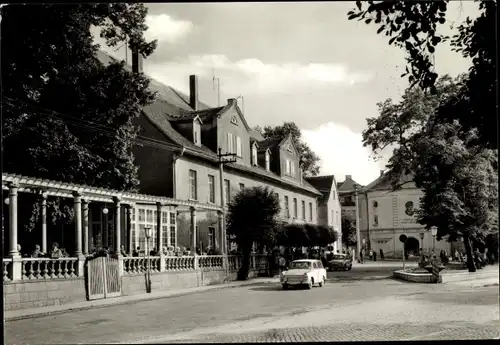 Ak Bad Kösen Naumburg an der Saale, Naumburger Straße, Trabant, Terrasse vom Gasthaus, Sanatorium