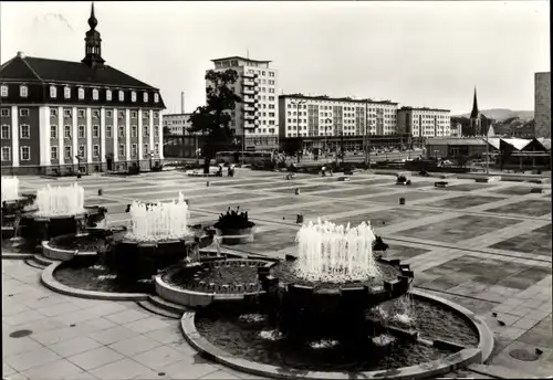 Ak Gera in Thüringen, Zentraler Platz, Museum, Straße der Republik, Springbrunnen