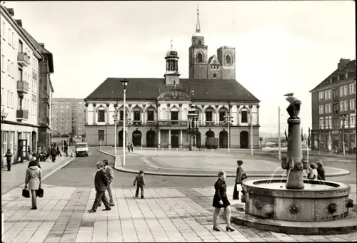 Ak Magdeburg an der Elbe, Alter Markt, Brunnen, Passanten, Turm