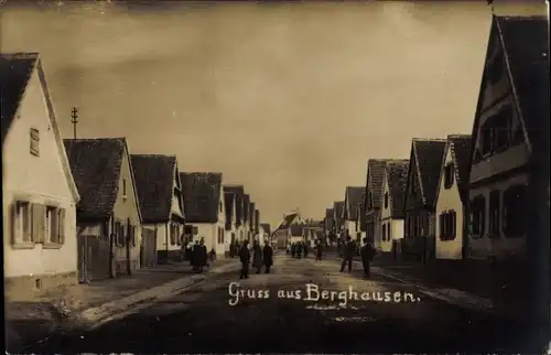 Foto Ak Berghausen Römerberg in der Pfalz ?, Straßenpartie im Ort